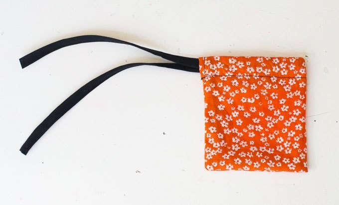 Drawstring bag tutorial - Pienkel for Peek-a-Boo Pages