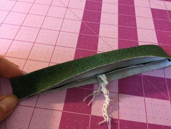 How to Sew a Neckband with Knit Fabric