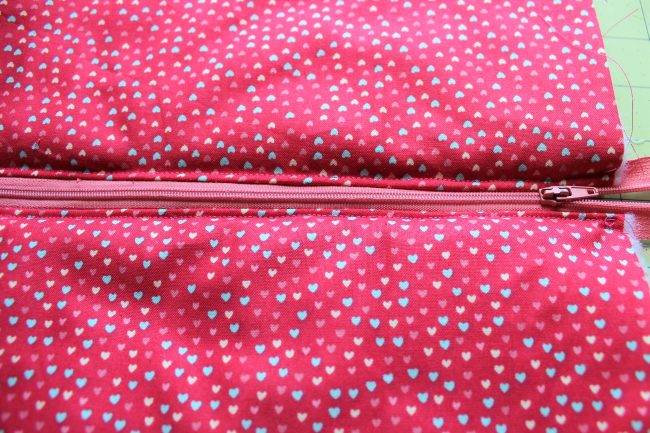 Zipper Pouch Tutorial | Sewing a Zipper Pouch