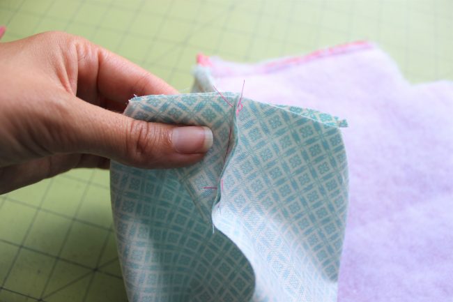 Zipper Pouch Tutorial | Sewing a Zipper Pouch