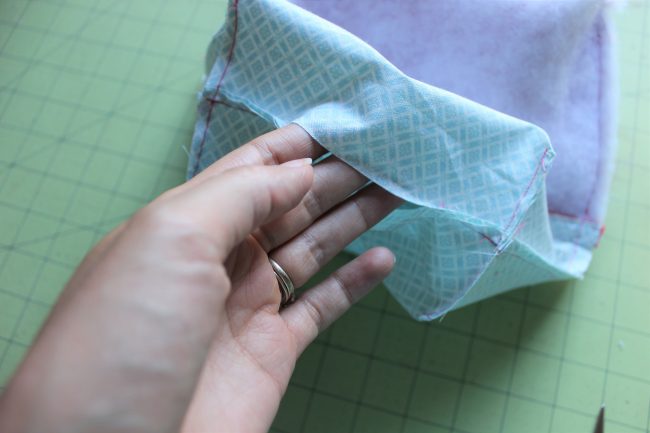 Zipper Pouch Tutorial | Sewing a Zipper Pouch