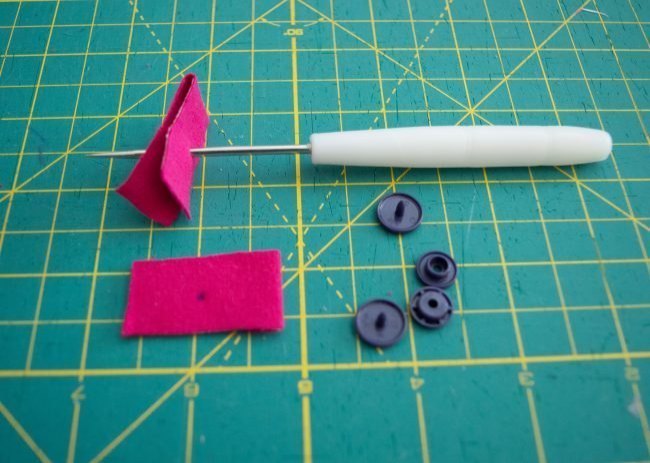 How to Sew a Snap When Sewing Clothing