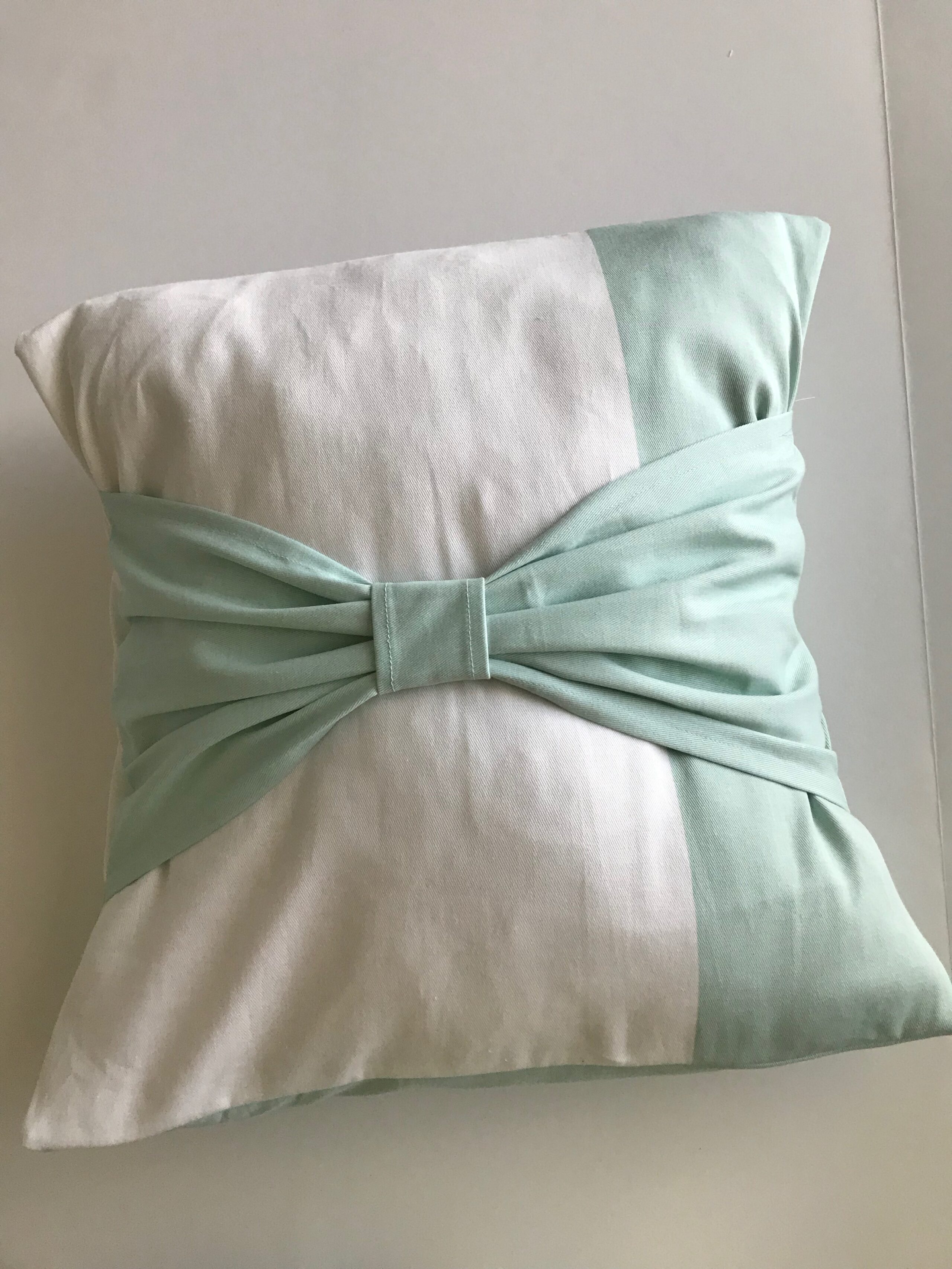 DIY Bow Pillow | Big Bow Pillow Cover Tutorial