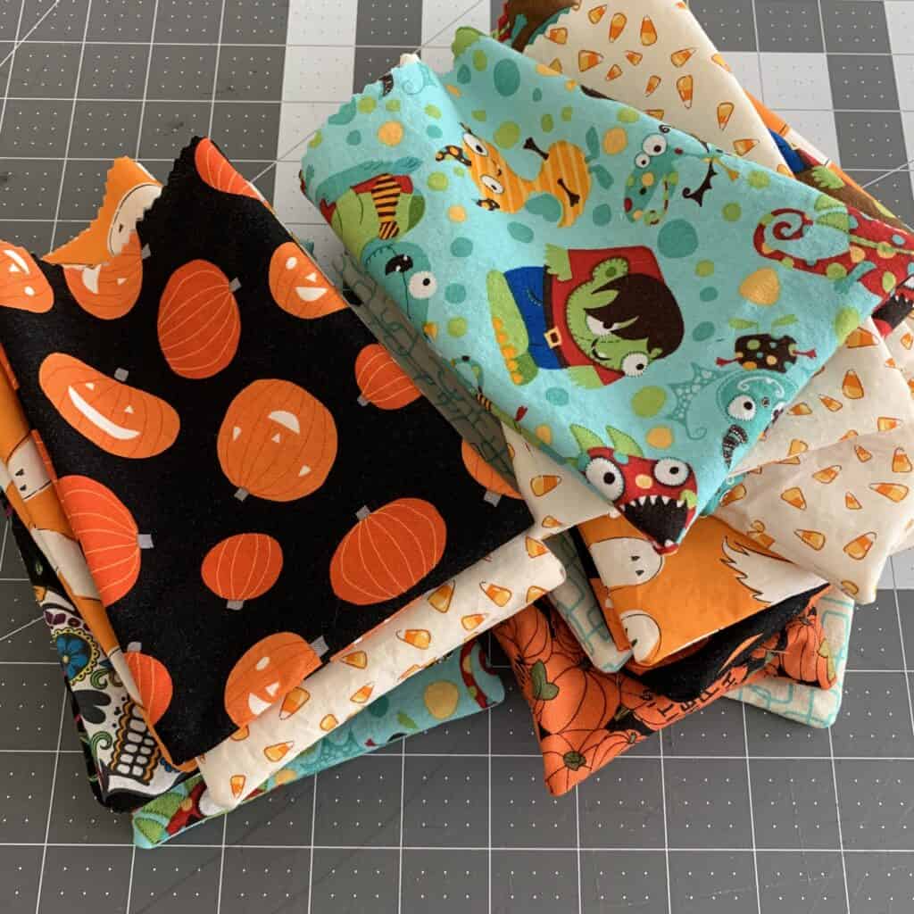 DIY Halloween Treat Bags | Free Tutorials 14 DIY Halloween Treat Bags | Free Tutorials