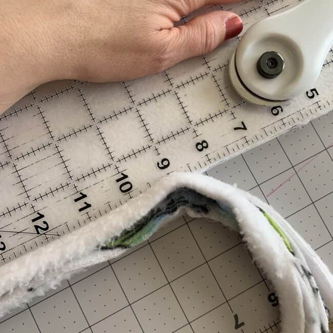 How To Make A DIY Fleece Blanket