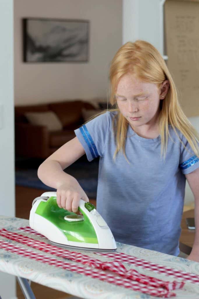 DIY Apron Pattern with an Elastic Neck Strap