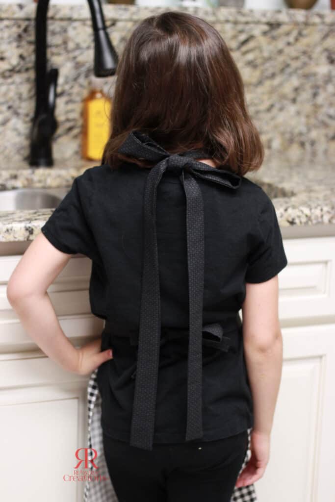 DIY Apron Ideas | Make an Apron Using a Dress Pattern 2 DIY Apron Ideas | Make an Apron Using a Dress Pattern