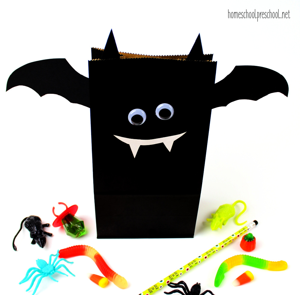 DIY Halloween Treat Bags | Free Tutorials 22 DIY Halloween Treat Bags | Free Tutorials