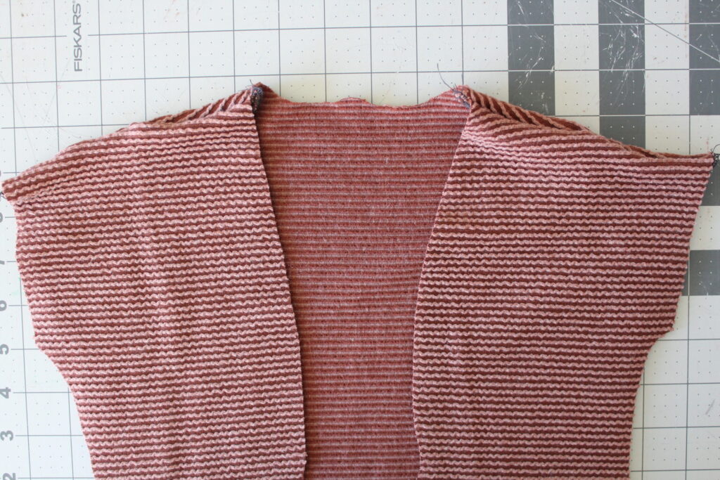 How To Sew a Cardigan Using the Peyton Cocoon from Peek-A-Boo Patterns 4 How To Sew a Cardigan Using the Peyton Cocoon from Peek-A-Boo Patterns